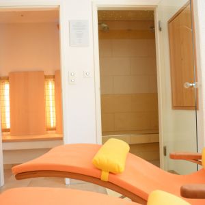 Infrarotkabine und Aromadampfdusche