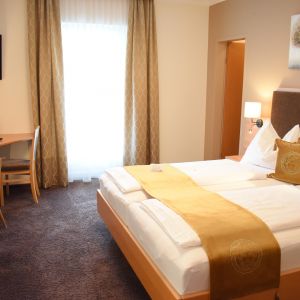 doppelzimmer in richtung liegewiese und pool